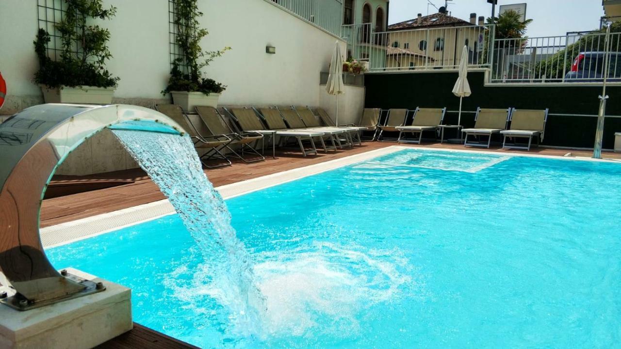 Hotel Villa Anthea Garda  Exterior foto
